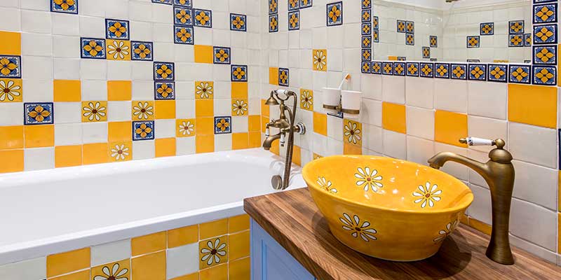 Jak se snáší moderní interiér s rustikálními obklady?